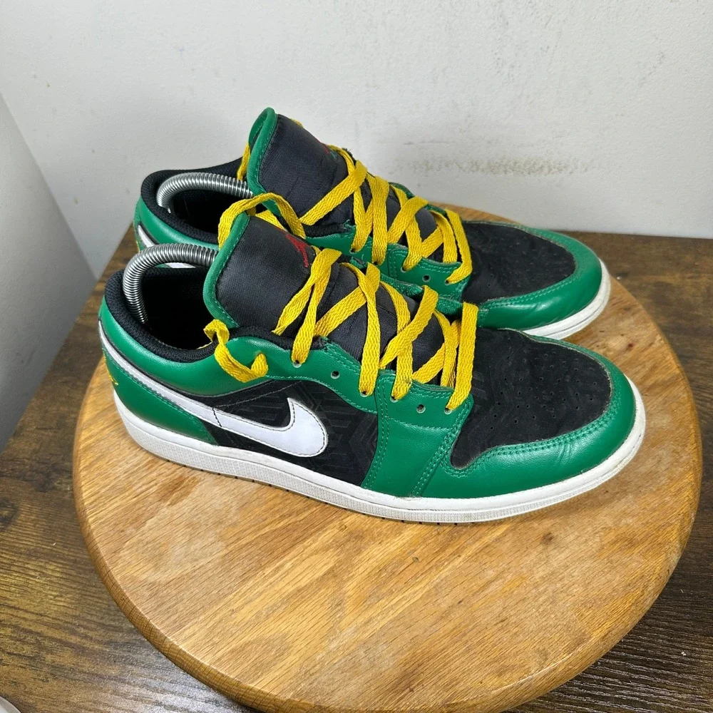 Jordan 1 Low SE Christmas Holiday Special DQ8422-300 Mens Size 9.5 Sneakers